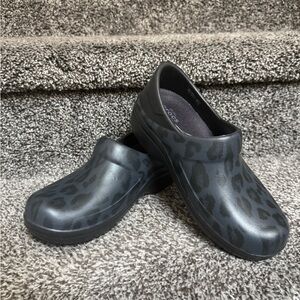 Leopard Print Crocs - Neria Pro II